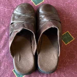 LizFlex by Liz Claiborne Brown Slides